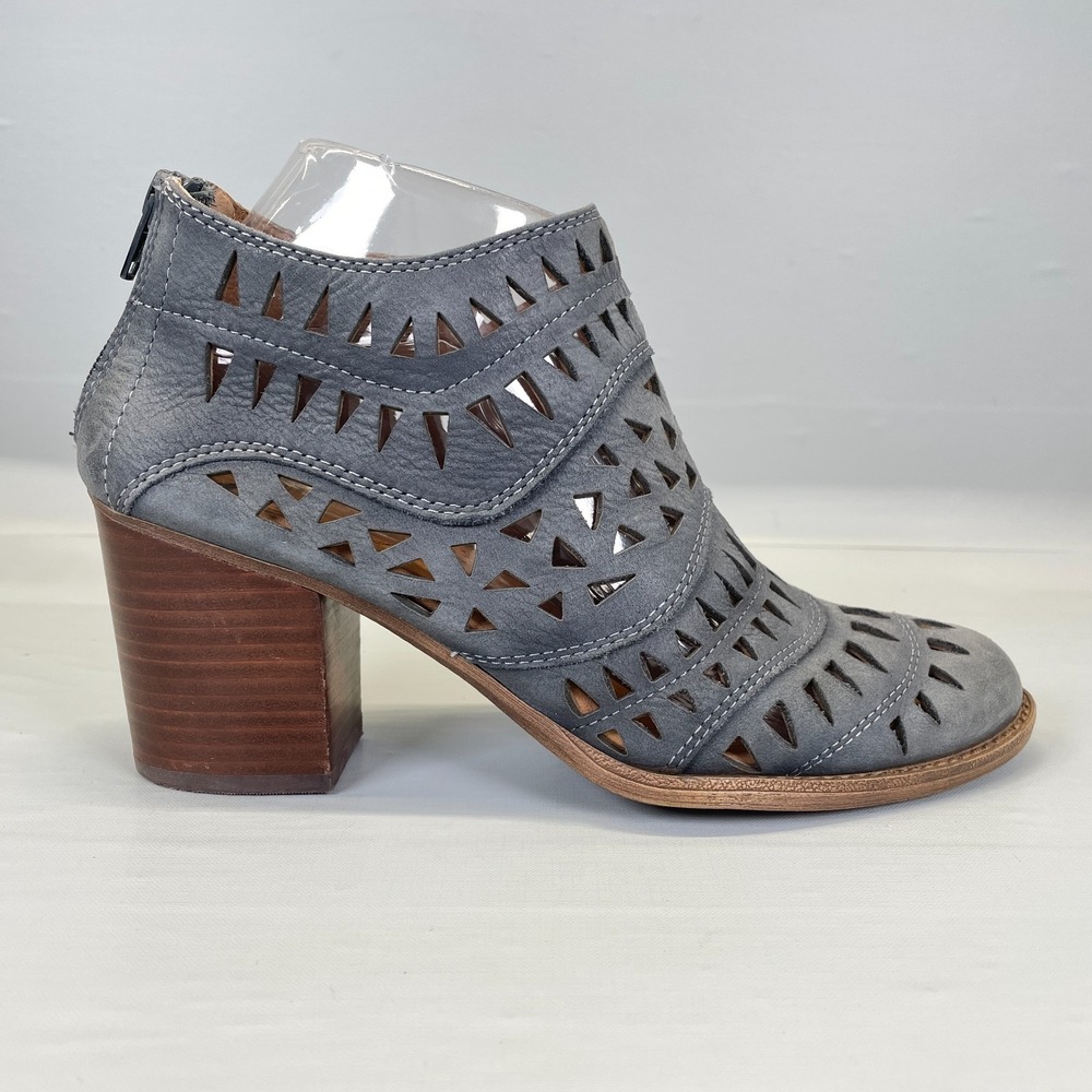 Sofft Westwood Lasercut Ankle Boots Womens Size 8 M Gray Blue Leather Western